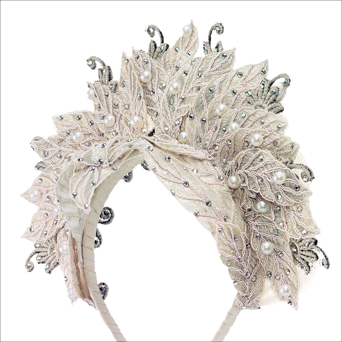 オールハンドメイド技術で制作されたクチュール コレクション | ヘアアクセサリーのACCA(アッカ)